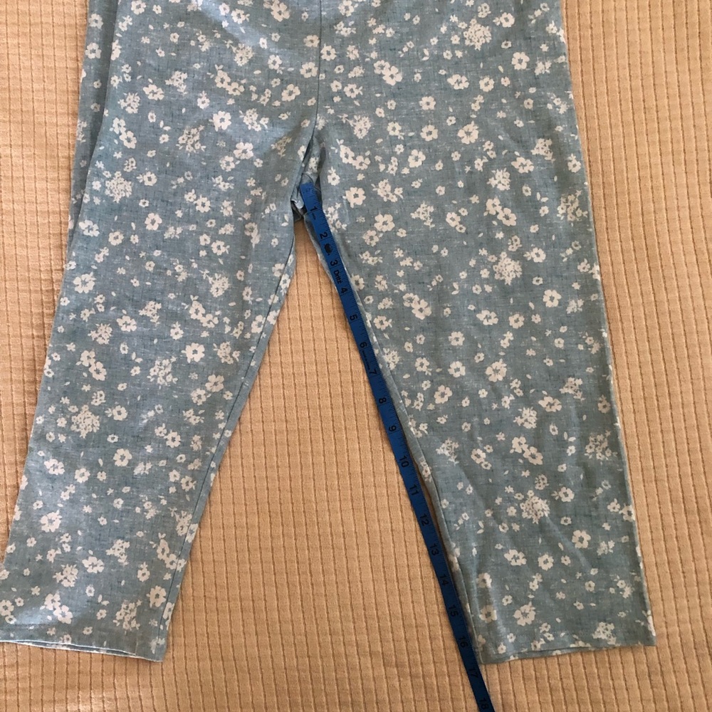 Arizona Jean Co. Women’s Light Blue & White Floral Capri Legging Sz 18 1/2 Plus - Picture 4 of 6